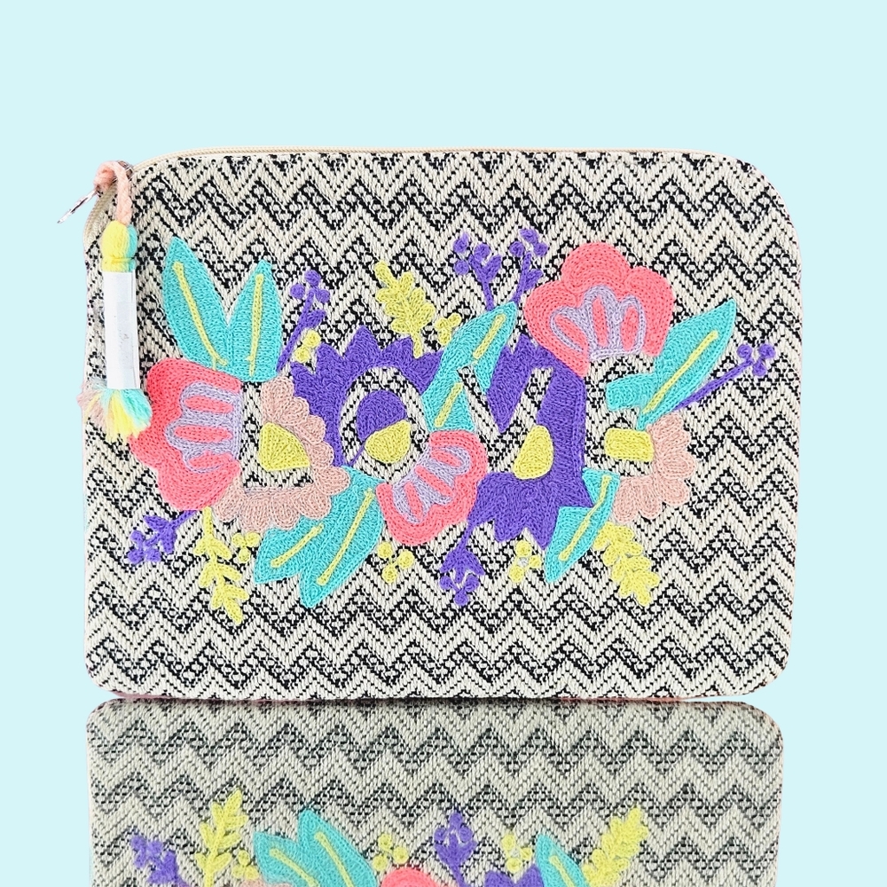 America & Beyond Purse Lovestruck Clutch Crossbody Chain Bohemian Embroidered